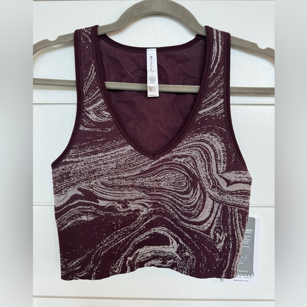 NWT Athleta Aurora Seamless Shine Tank
Size Small - Picture 2 of 7